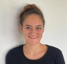 Sarah Schneck's Instagram, Twitter & Facebook