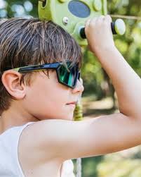 When @clea.bruncher stops by our CÉBÉ booth to test the Outflow Light 🕶️✨  Proud to stand alongside athletes as an official partner of the  @triathlon_natureman_woman_var! 📸 Natureman