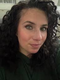 If the money I Dey expect enter, I go pause hustle carry woman go live  wayward life. I don too live good life, I need wayward small😏