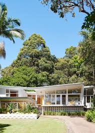 Top Ten Australian Homes Of 2016 Louise And Graeme Bell The Design Files Australia S M In 2020 Mid Century Modern Exterior Mid Century House Mid Century Exterior