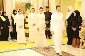 1st one iman , 1st row middle. Menempah Bidan Royal Ceremony Of Agung S Daughter Tunku Puteri Iman Afzan