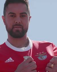 Os Campeoes Voltaram E Ja Com A Nova Camisola Vestida E Tu Ja Tens A Tua Adidasfootball Daretocreate Camisola