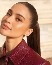 MIL-ANNE 💅👠✨ LOOK: TV host Anne Curtis shares a few snaps of her serving  looks in time for the Milan Fashion Week in Italy. "Painting the town Rosso  Ancora ❤️‍🔥," she wrote