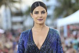 We would like to show you a description here but the site won't allow us. Priyanka Chopra Jonas Kajol Devgan Und Co Scharfer Anblick Diese Bollywood Beautys Sind Heisser Als Curry News De