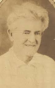 Edith Newcomb's Instagram, Twitter & Facebook