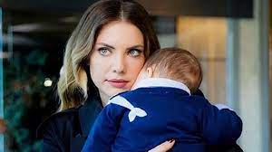 Etiler trafiğinde seyreden güzel oyuncu, kağıt toplayarak geçimini sağlayan kader'i ve arkadaşlarını görünce aracını durdurdu. Eda Ece 5 Yasindaki Partneriyle Fotografini Paylasti Setlerin Ertelenmesi Cagrisinda Bulundu Calisma Arkadaslarimi Korumak Gorevim