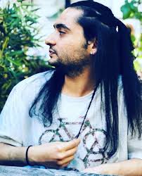 Okan Yılmaz: “Yaz şiirini, sen nasılsa ucubesin.” |