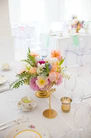 Pastelltone Goldakzente Ein 60 Geburtstag Im Fruhling Geburtstagsmittagessen Teeparty Geburtstag