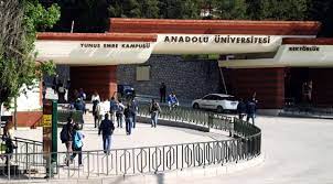 Anadolu üniversitesi ya da bilinen adıyla andü, türkiye'nin eskişehir şehrinde yer alan ve ikili modda eğitim veren (yüz yüze ve uzaktan) bir devlet üniversitesidir. Anadolu Universitesi Nden 1 5 Milyon Ogrenciye Egitim Son Dakika Haberleri