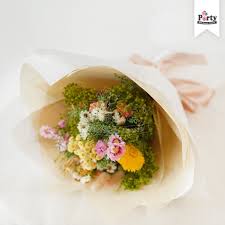 The major dried flowers are most traditional part of our collection. In Memory Dried Flower Bouquet Surprise Delivery Singapore
