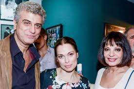 Check spelling or type a new query. Bladimhros Kyriakidhs Emfanish Me Th Syntrofo Toy Kai Thn Thleoptikh Toy Partener Pics Vipnews