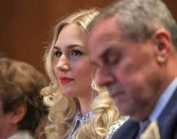 Nakon što su ih snimili u dućanu s bundama, Bandić je sad uhvaćen s mladom  kolegicom i u zlatarnici