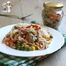 Riso freddo con fagiolini e tonno, il piatto ideale per l'estate in attesa dell'estate, oggi vediamo come preparare il riso freddo con fagiolini e tonno. Insalata Di Riso Con Wurstel E Tonno Tutto Fa Brodo In Cucina