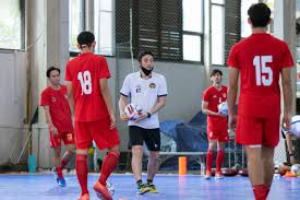 Peraturan saat itu tidak jauh berbeda dengan. Mengenal Skema Power Play Dalam Futsal Permainan Dengan Kiper Palsu