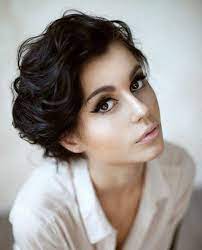 Hairstyles Growing Out On Pinterest Short Wavy Hair Short Wavy Hairstyles Hairst Short Wavy Hair Short Hairstyles For Thick Hair Short Thick Wavy Hair