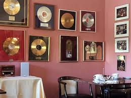 Sänger heino lebt in bad münstereifel, das von der flut besonders schwer getroffen wurde. Heino Cafe Picture Of Historisches Kurhaus Bad Munstereifel Tripadvisor