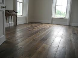 Engineered Oak Flooring Is Make By Natural Wood This Wood Flooring Is Best For Your Homes And Offices We Pr Engineered Oak Flooring Flooring Antique Flooring