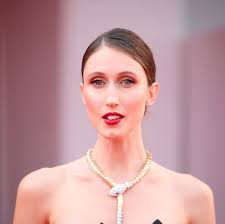 Anna Cleveland se casa, con el ex de Kate Moss, con un espectacular vestido  de encaje