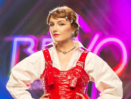 Cea mai frumoasa romanca in romania nu ar fi devenit cunoscut daca nu ar fi fost logodit cu una dintre cele mai frumoase femei. Ce Face Alexandra Ungureanu Cu Banii CaÈ™tigaÈ›i La Bravo Ai Stil Ar Fi Frumos SÄƒ Iau È™i Eu Galerie Foto Stiri Vedete Si Evenimente Viva Ro