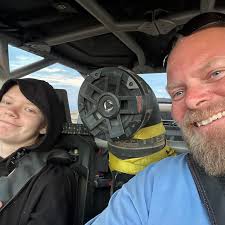 This little fella is a professional auto mechanic😎🛻