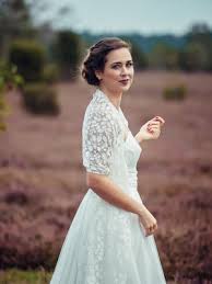 We did not find results for: Zweiteiliges Brautkleid Mai Elementar I Moderne Brautkleider