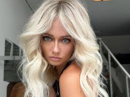 Blowout-Volumen in unter 15 Minuten: Für diesen Frisuren-Trick müsst ihr  keine Rundbürsten-Profis sein! | GLAMOUR