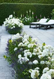1001 Idees Pour Un Massif De Fleurs Joli Et Resistant Massif Fleurs Jardin Paysager Parterre De Fleurs