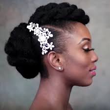 Suitable for every face shape (oval, round, square, diamond etc. 15 Natural Hairstyles To Slay Your Wedding Day Naturallycurly Com