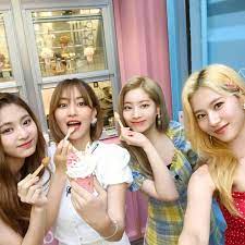Share the best gifs now >>> Read More On The Think Positive And Have The Book Twice Twiceå¥½ããªäººã¨ç¹‹ãŒã‚ŠãŸã„ Once Onceã¨ç¹‹ãŒã‚ŠãŸã„ Nayeon Jeongyeon Momo Sana Jihyo Min Selebritas Wanita Gambar