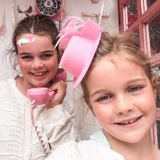 Tea party with Felicity & Eleanor 💕 Love their sister photo shoot!