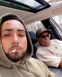 Dee Nasty's Instagram, Twitter & Facebook