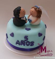Mide 16,5 cms x 16,5 cms. Torta Aniversario