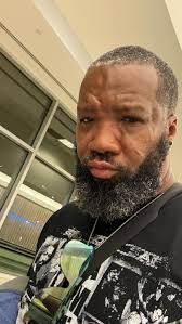 All in a days work . Thank you @deniseonstage for choosing  @ourdoortoyourscatering to cater your family reunion. We love you n  appreciate you . 💛💜