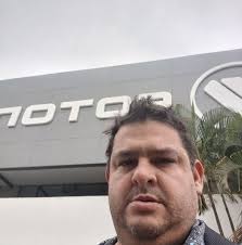 Cada movimiento de una gigante grúa RTG en APM Terminals Moín requiere  precisión, concentración y pasión por lo que se hace. Shirley Pizarro,  vecina de Limón, combina todo eso cada día. Demuestra