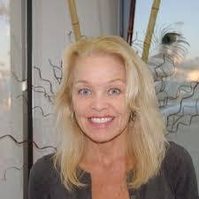 Carolyn Mazza's Instagram, Twitter & Facebook