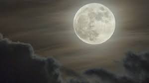 Cel mai bine este să vizitați observatorul (sau să priviți luna prin telescop) când este primul pătrar, atunci fiind observabil ușor relieful selenar datorită poziției favorabile a iluminării solare. Luna PlinÄƒ Ne DÄƒ Insomnii Studiu Exquis