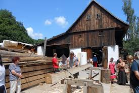 Kouzlo podstávkových domů | Plus