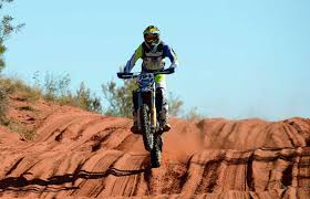 The tatts finke desert race for cars is run in accordance with the motorsport australia competition rules and regulations together with the car entries for the 2021 tatts finke desert race will open on tuesday 9th march 2021 at 0930 nt time (0800 wa; Simpson Desert Finke Motorcycle Tour Guided Motorbike Finke Desert Races Tour Trapptours Com Au