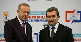 Ak parti tarafından düzenlenen aday tanıtım toplantısında, recep tayyip erdoğan tarafından il ve ilçe belediyelerindeki adaylar açıklandı. Ak Parti Izmir Bergama Belediye Baskan Adayi Hakan Kostu Kimdir Hakan Kostu Kac Yasinda