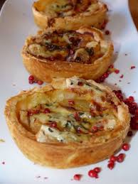 Tartelette Fine Aux Poires Et A La Fourme D Ambert De Cyril Lignac Alimentation Tartelettes Salees Recettes De Cuisine