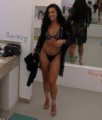 Twitter Trolls Have Turned On Love Island S Dr Alex In The Worst Possible Way Collegetimes Com