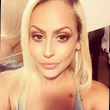 Katherine Kortright's Instagram, Twitter & Facebook