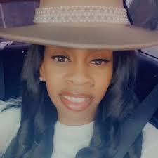 Auntie P (@auntiepeanutt)