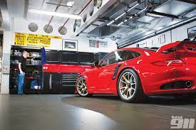 Today we want to present a special article for us, a collection of porsches able to excite any enthusiast. Total 911 S Porsche 911 Dream Garage Total 911