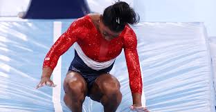 Simone biles continues to support her fellow gymnasts from the sidelines as she focuses on her mental health. 0rmzu7rdhm1drm