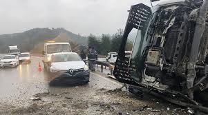 Bursa'da 6 aracın karıştığı zincirleme kaza meydana geldi. Bursa Da Buyuk Kaza Tir Devrildi Bursada Bugun Bursa Bursa Haber Bursa Haberi Bursa Haberleri Bursa