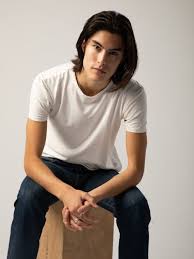 Sometimes, if not all the time, the hairstyles and looks that celebs don become more popular than their movies or work. More Kai In His Human Disguise Long Hair Male Model Asian Men Long Hair Long Hair Styles Men