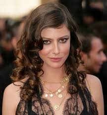 La vie nouvelle, directed by philippe grandrieux, screenplay by philippe grandrieux and eric vuillard, cinematography by stéphane fontaine, and edit by françoise tourmen. Anna Mouglalis Marie Claire