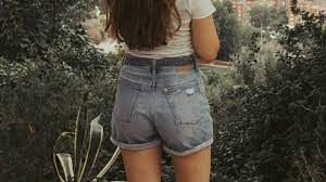 Limit my search to r/hotpants. Hot Pants In Der Mode 50 Jahre Und Immer Noch Zu Kurz Kultur Sz De