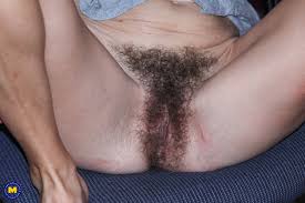Michelle is a hairy American mom who likes to go naked in public - Mature.nl